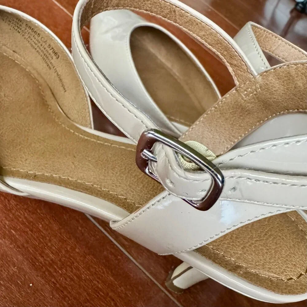 14th & Union Cream Patent Leather Pointed Toe Kitten Heel Slingback Heels 8M